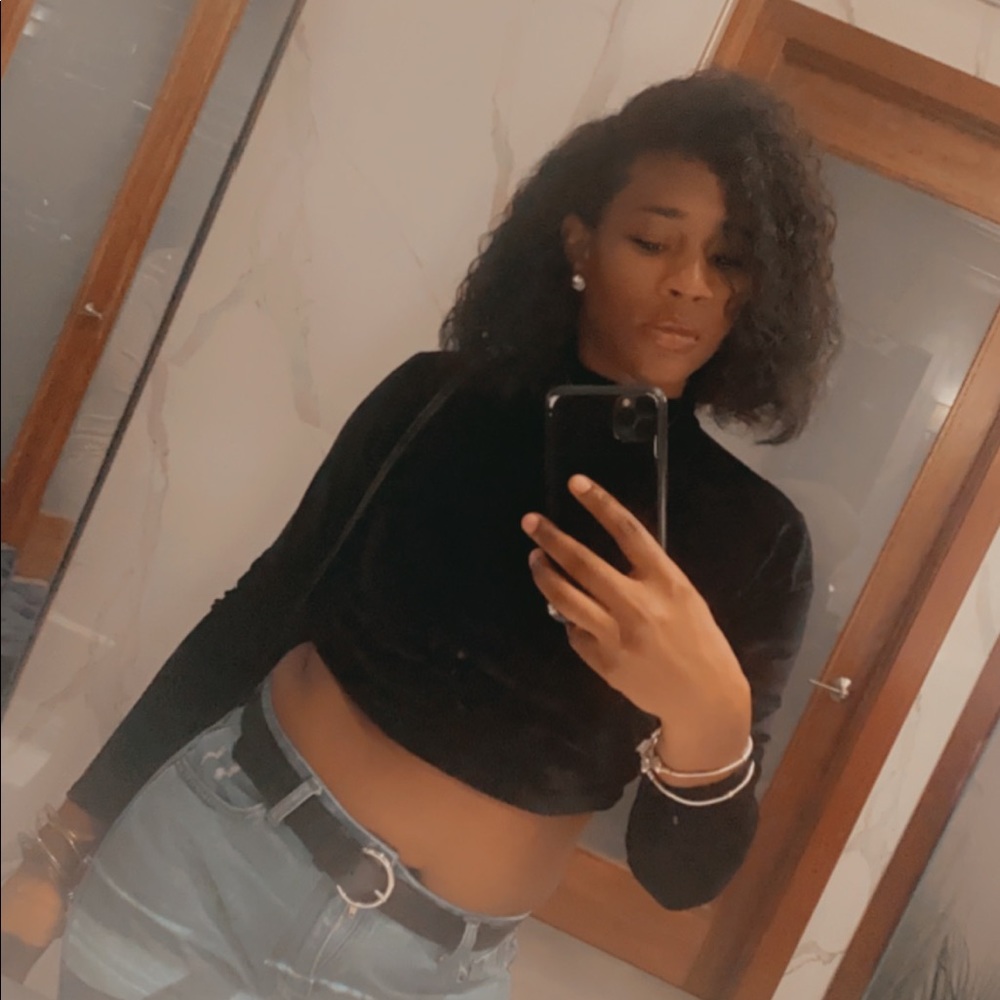 Meet your Posher, Alashia